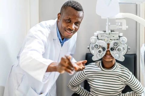 Who is an optician, and When Should One Visit an Optician?